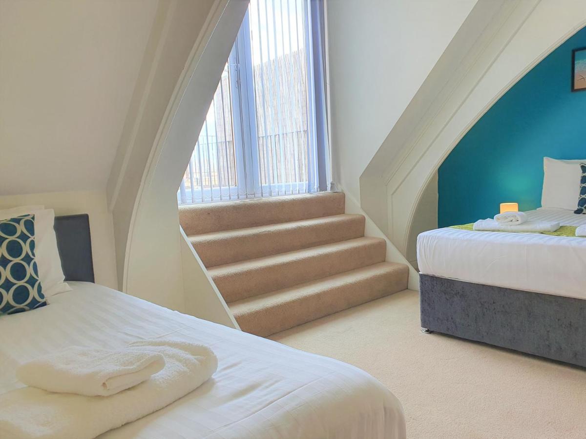 Central Apartments - Spacious 2 Beds 스윈던 외부 사진
