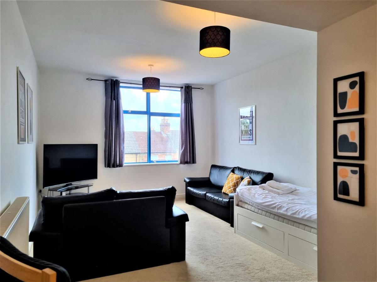 Central Apartments - Spacious 2 Beds 스윈던 외부 사진